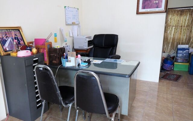 Arunroj Apartment