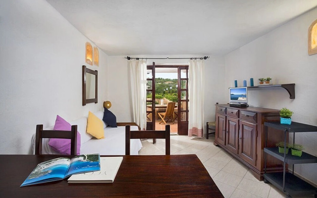 Apt. Costa 2LA with shared Swimming Pool