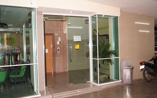 ZEN Rooms Inthamara Soi 49