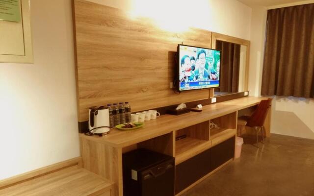 Travel Light Hotel