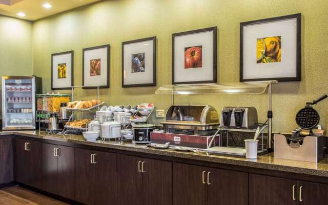 Comfort Suites Huntersville near Lake Norman