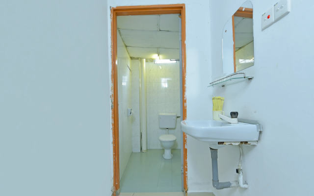 Super OYO 90494 Sam Huat Hotel