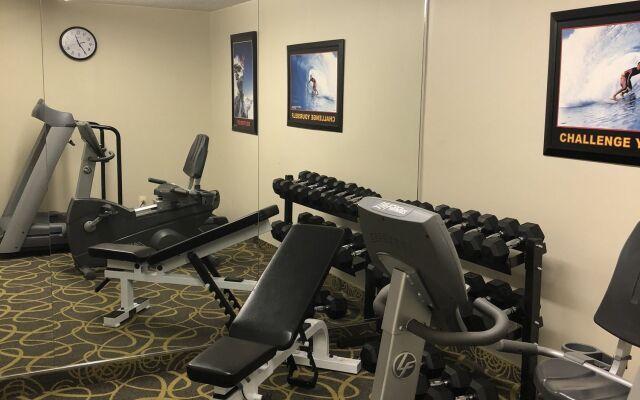 Comfort Hotel & Suites