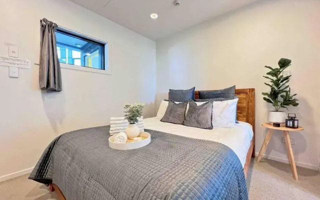 Stunning View 1-Bedroom Studio in City Centre