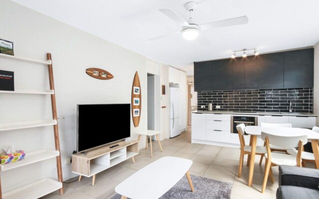 Bright 2 Bedroom Apartment in Burleigh Beach
