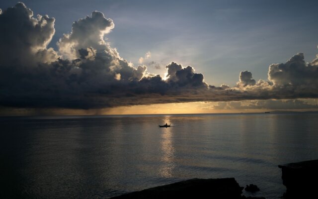 Las Flores Country & Beachside Hotel
