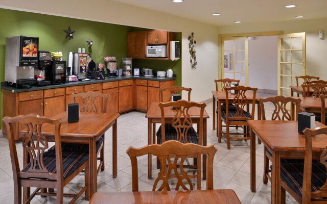 Star City Inn & Suites