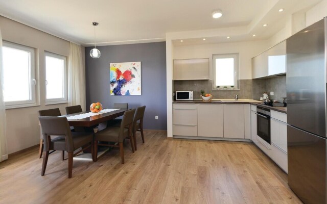 Awesome Home in Makarska With Wifi and 4 Bedrooms