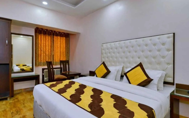 Oyo 703287 Neelam Hotels