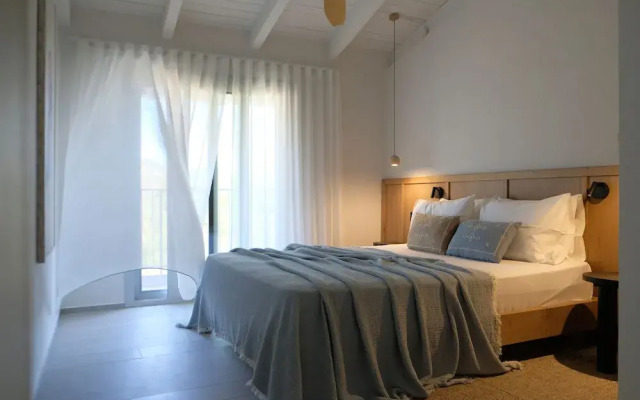 Evia Bay Suites & Retreats