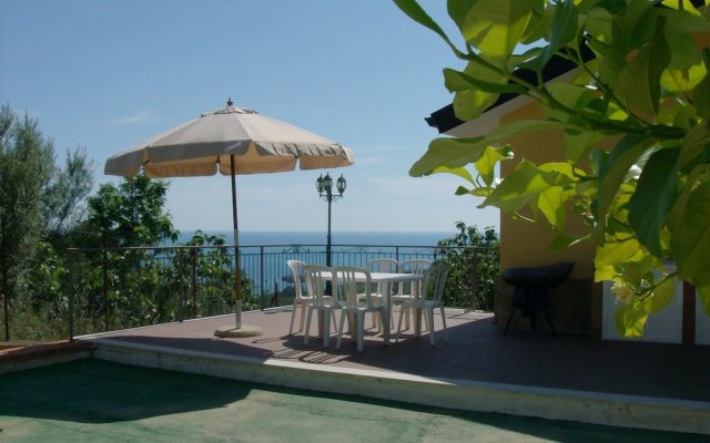 Holiday House in Cilento With Pool and sea View