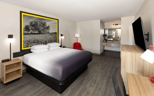 Super 8 by Wyndham Temple S. General Bruce