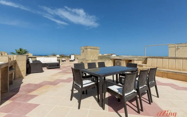 Pet Friendly Penthouse Rooftop Jacuzzi With Views