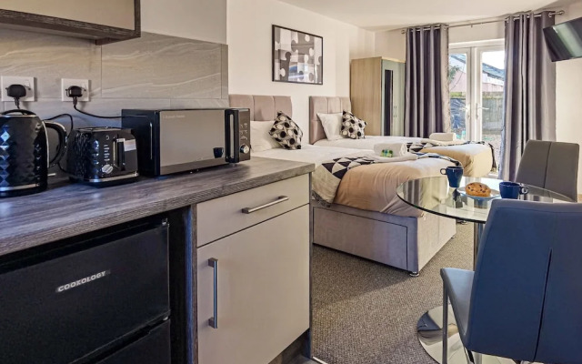 4BR Contractor Accommodation w 4 Bathroom