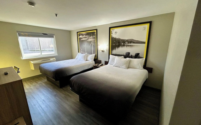 Super 8 Lewiston Auburn Area