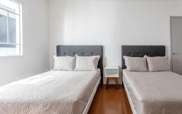 Stay Connected in Roma - 3br- Fast Wifi- Laundry