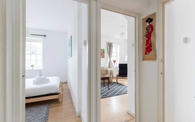 Charming 2 bed flat close to Big Ben (for 5)