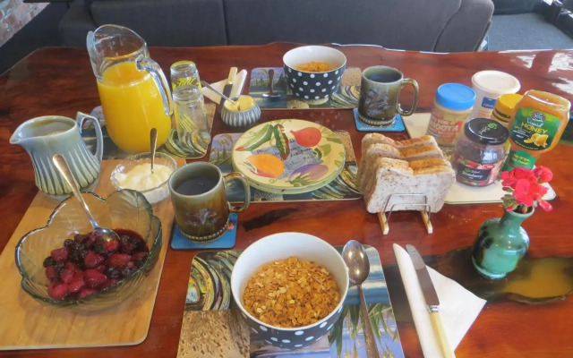 Kiwi Cabin and Homestay at Koru