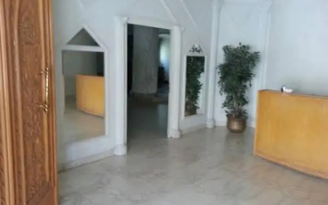 White House Apartments