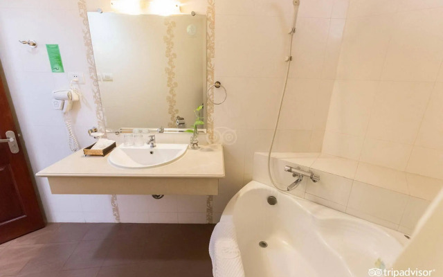 Alagon Central Hotel & Spa