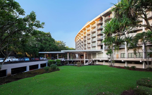 Hilo Hawaiian Hotel, Trademark Collection by Wyndham
