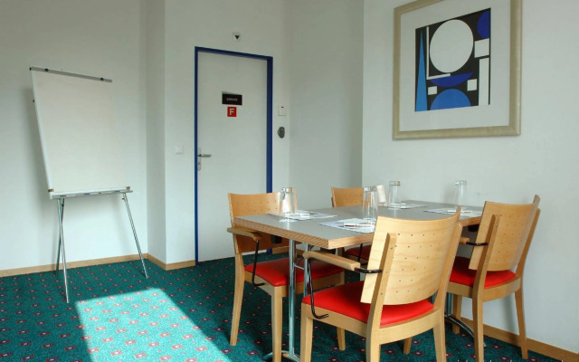 Holiday Inn Express Geneva Airport by IHG