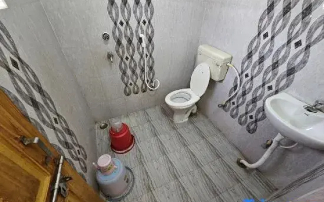 Jolly Homes - 400 Mtrs from ISKCON