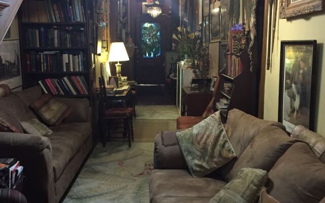 1870 Banana Courtyard French Quarter B&B