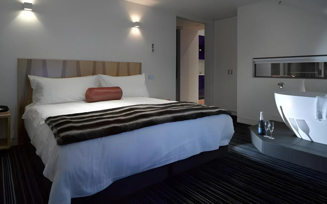 Salamanca Wharf Hotel