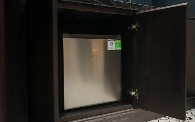 Westlake Lion Boutique Studio & Spa