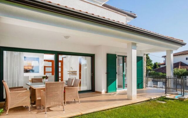 Villa Beach Front Ba Anija