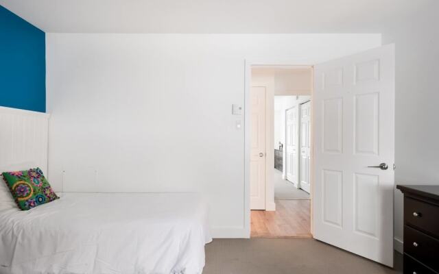 Commodious Condominium in Tranquil Lakeside Setting