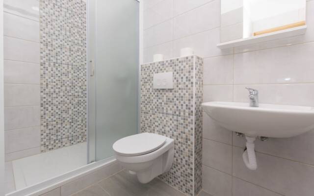 Apartments and Room Central Position