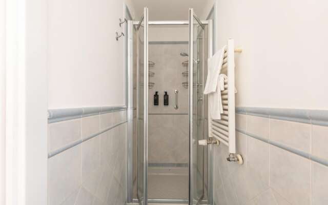 Bright And Spacious Family Apartment In Parioli