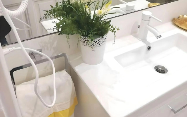 Lux City Loft in front of the Port