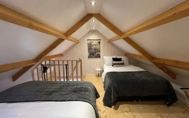 Inviting Chalet in Monnickendam With Garden