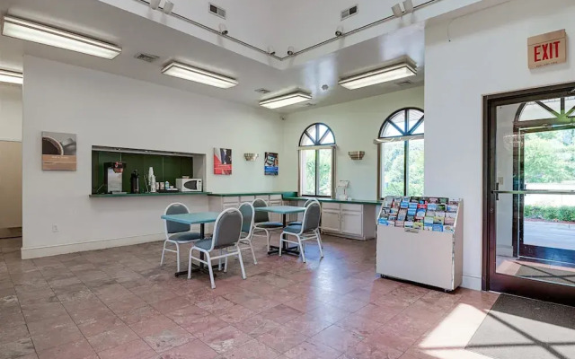 Motel 6 - High Point