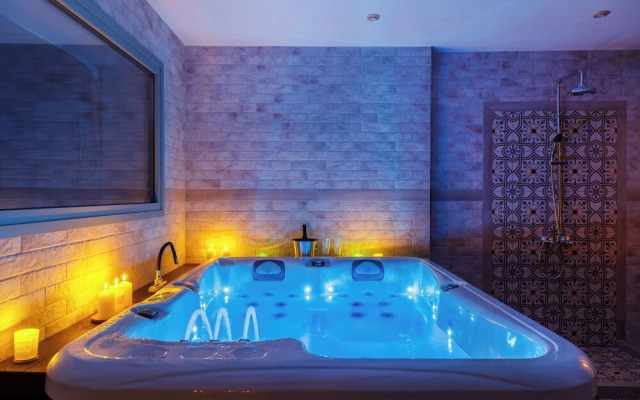 Meydani Suites