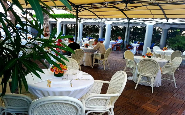 Hotel Excelsior