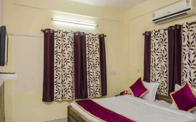 Western Enclave by OYO Rooms
