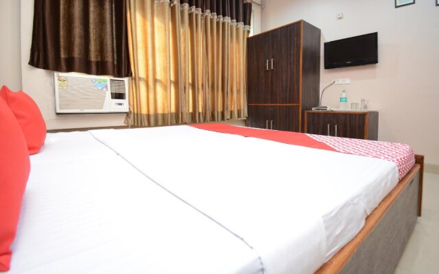 Hotel Royals By OYO Rooms