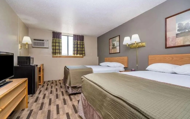 Bison Inn and Suites