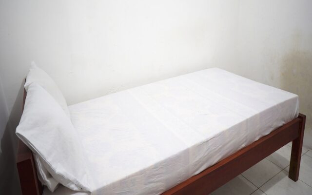 OYO Life 93382 Gajayana Kost Female Only Syariah