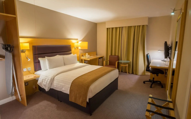 Holiday Inn London Brentford Lock by IHG