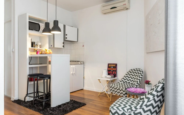 Bright & Modern on Top Location