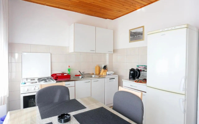 Apartments and rooms with parking space Tucepi, Makarska - 5263