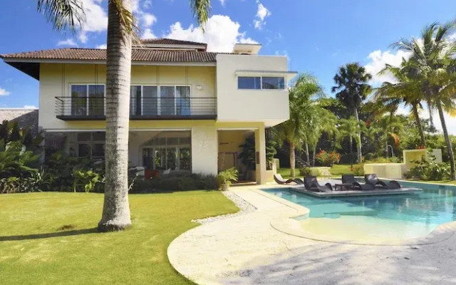 Spectacular Villa In Paradise