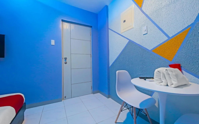 OYO 896 Silverio Suites