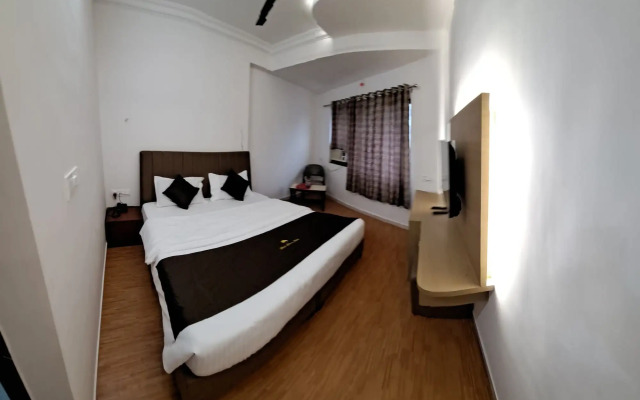 Hotel Dhruv Palace