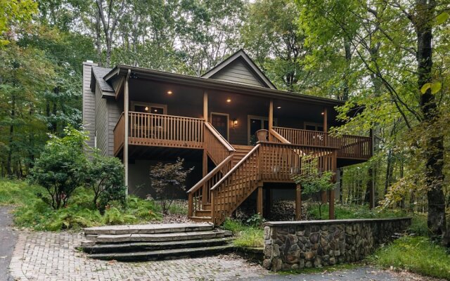 Retreat at Wintergreen Pool Access Grill